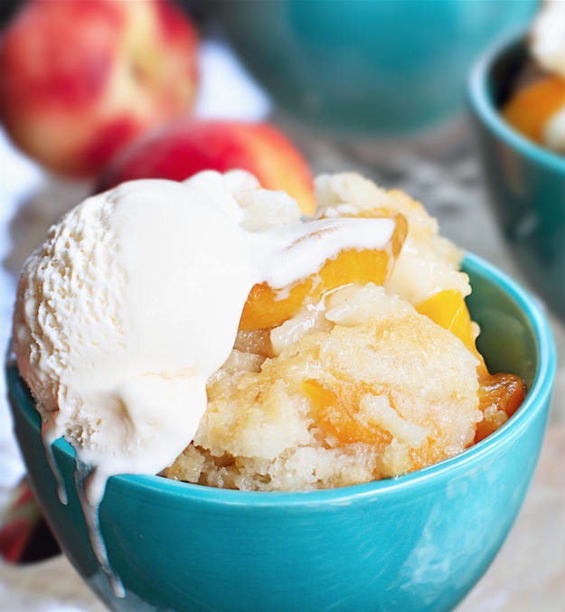 Easy Peach Cobbler Dump Cake Recipe (3 ingredients!)