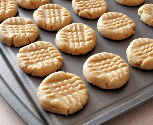 Quick, easy simple 3 ingredient peanut butter cookies recipe. Soft, chewy and delish! The BEST cheap and easy peanut butter dessert recipe.