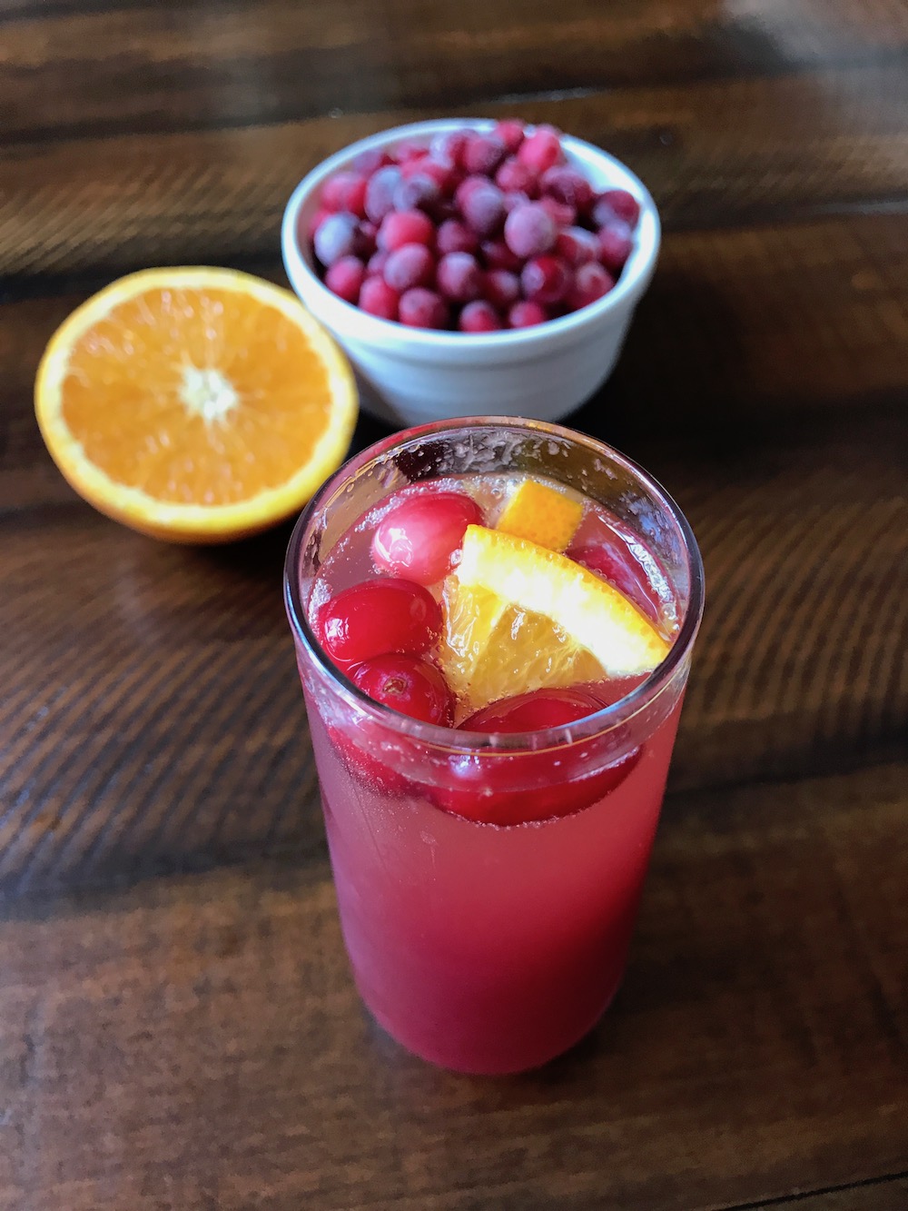 Easy Cranberry Orange Mimosas (perfect for Christmas morning!)