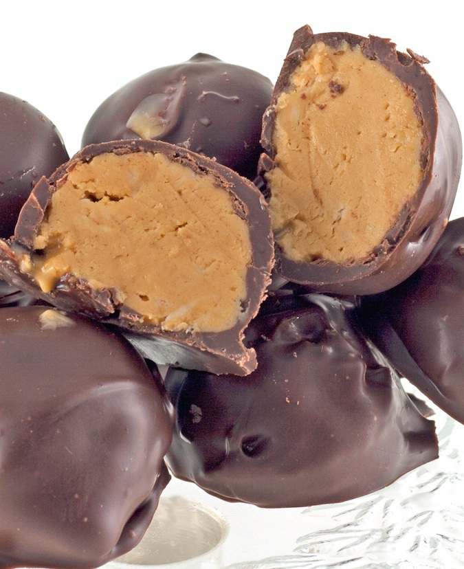 Easy No Bake Peanut Butter Chocolate Truffle Balls (A.K.A Buckeyes).... so simple and delicious! You can't eat just one. Instrupix.com 