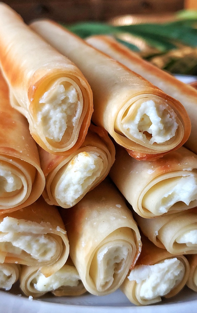 Baked Cream Cheese Rangoon Rolls -- an easy appetizer or snack idea! The most delicious finger food, EVER. Kids and adults love them. Instrupix.com 