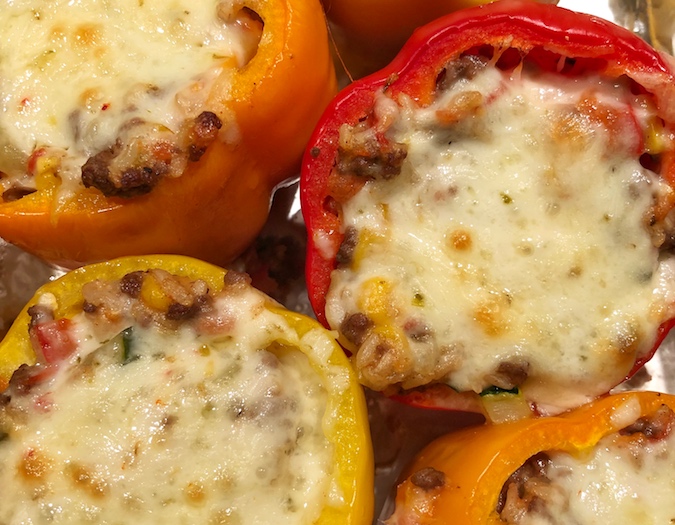 The BEST easy stuffed bell peppers recipe, ever! Using ground beef (or ground turkey), cheese, zucchini, corn, tomatoes and rice! Bake them in the oven, and enjoy this easy and healthy dinner recipe for the family. Instrupix.com