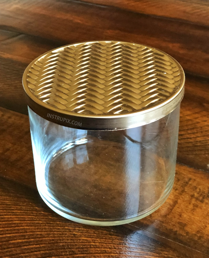 DIY: How to get wax out of candle jars! This easy trick takes hardly any effort at all, and is a great way to recycle, repurpose and reuse. Recycled projects and crafts are always my favorite because they're either really cheap or cost nothing at all. A life hack everyone should know. Instrupix.com