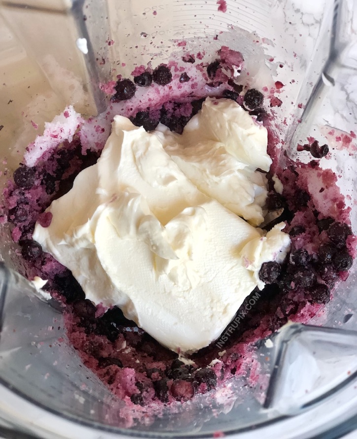 Blueberry Cheesecake Fat Bombs | The best keto and low carb dessert recipes! No bake, low carb, ketogenic and yummy.