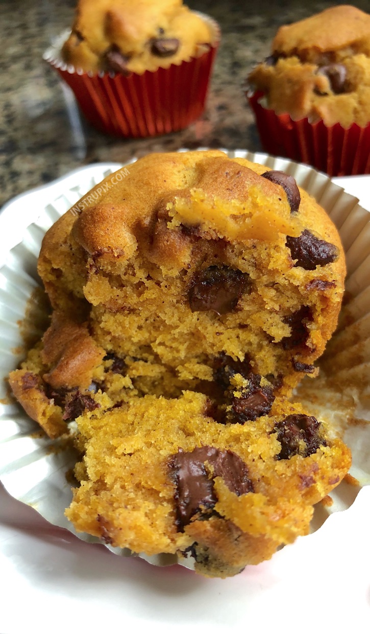 3 Ingredient Chocolate Chip Pumpkin Muffins-- my favorite fall treat! These are so quick and easy to make. | Instrupix