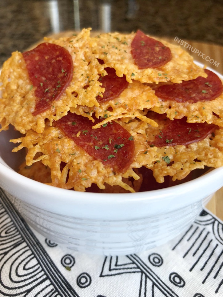 Keto Parmesan Pizza Crisps (the BEST low carb snack idea for on the go!) | Instrupix