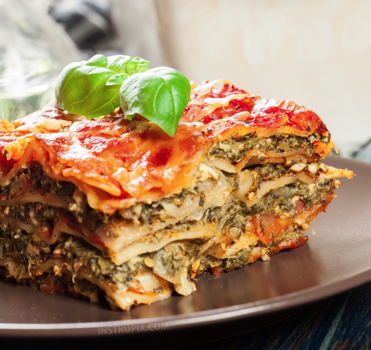 Simple and easy classic lasagna made in a crockpot! Make it vegetarian with lots of veggies, or add in the meat of your choice. 