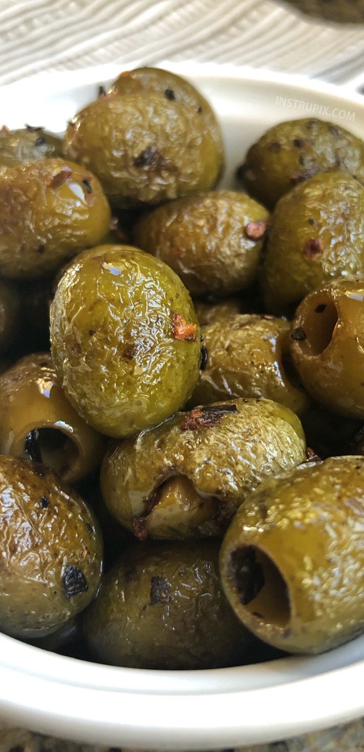 Blistered Green Olives Recipe - This easy low carb snack idea is perfect for on the go! They are also the most delightful little keto party snacks to accompany a cheese board. | Instrupix #keto #lowcarb #greenolives #instrupix 