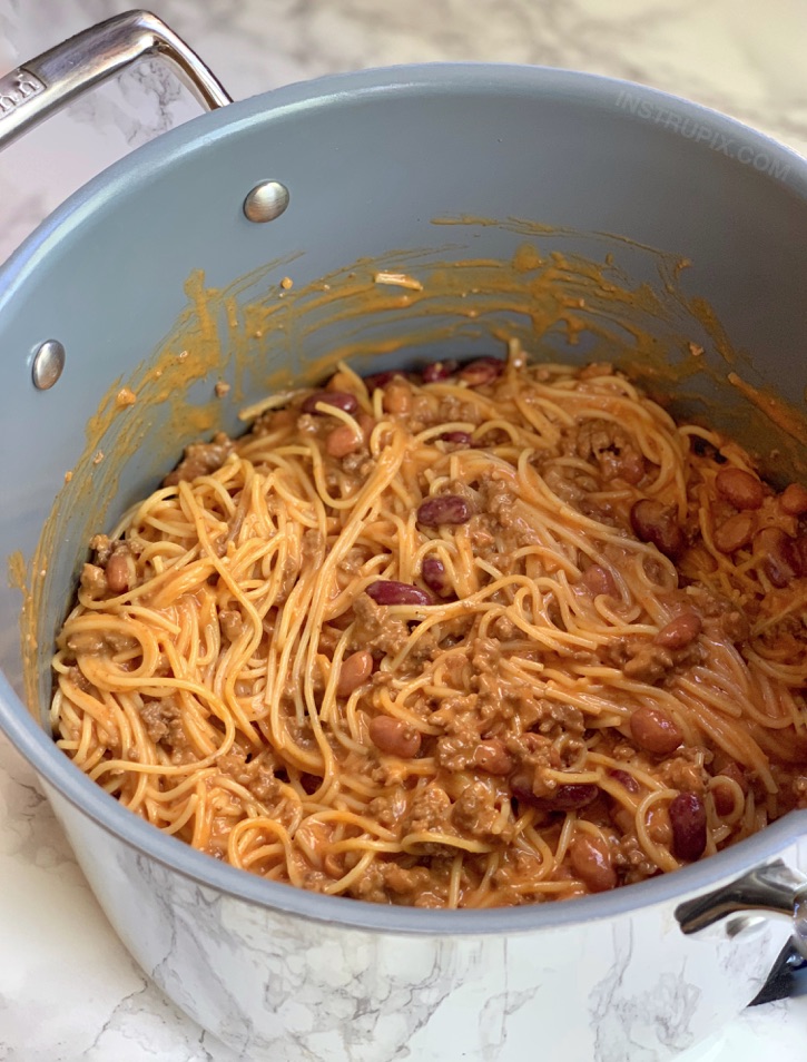 Cheesy Taco Spaghetti Casserole - Looking for quick and easy dinner ideas made with ground beef? This Mexican casserole recipe is made with cheap and simple ingredients! It's perfect for the family. Kids love it! The ultimate comfort food for busy weeknights. | Instrupix #instrupix 