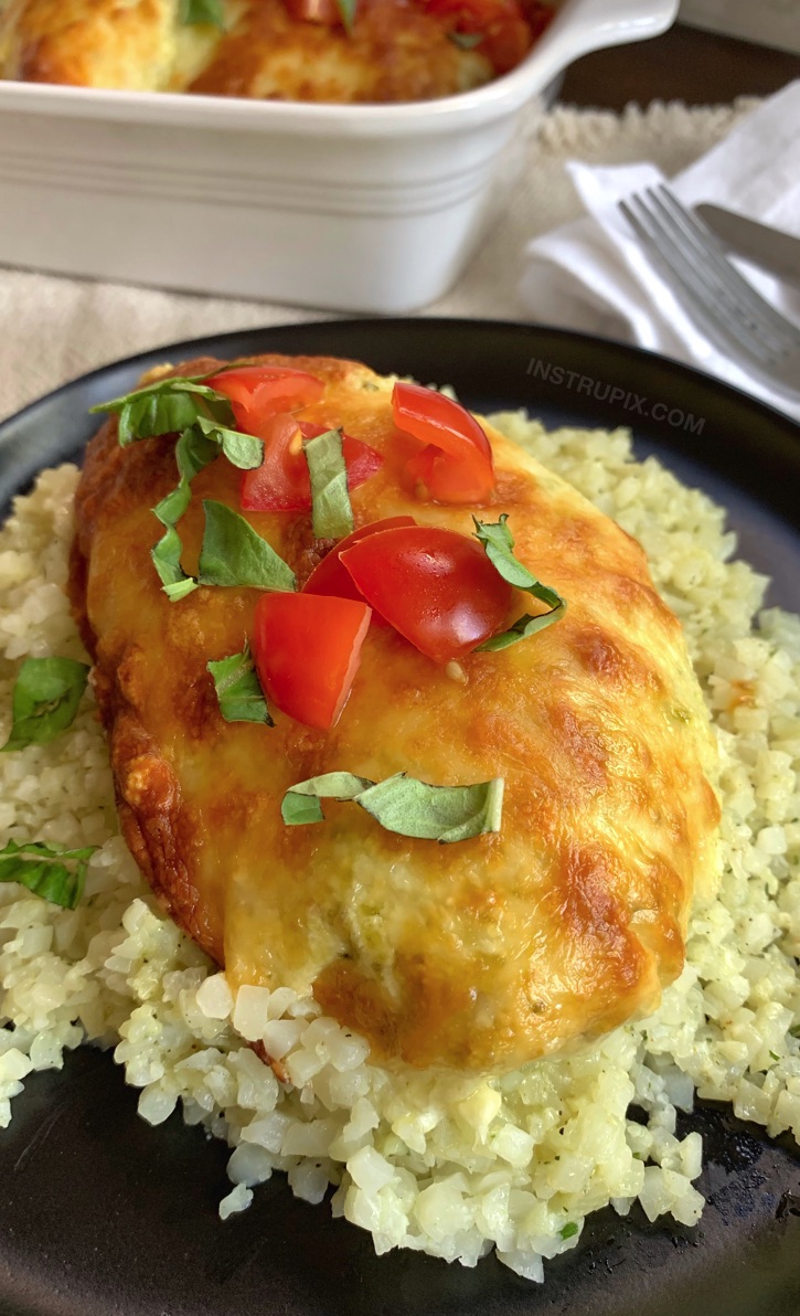 Cheesy Pesto Chicken Bake (keto and low carb recipe!) A quick and easy dinner recipe the entire family will love. Made with cream cheese! Simple ingredients.