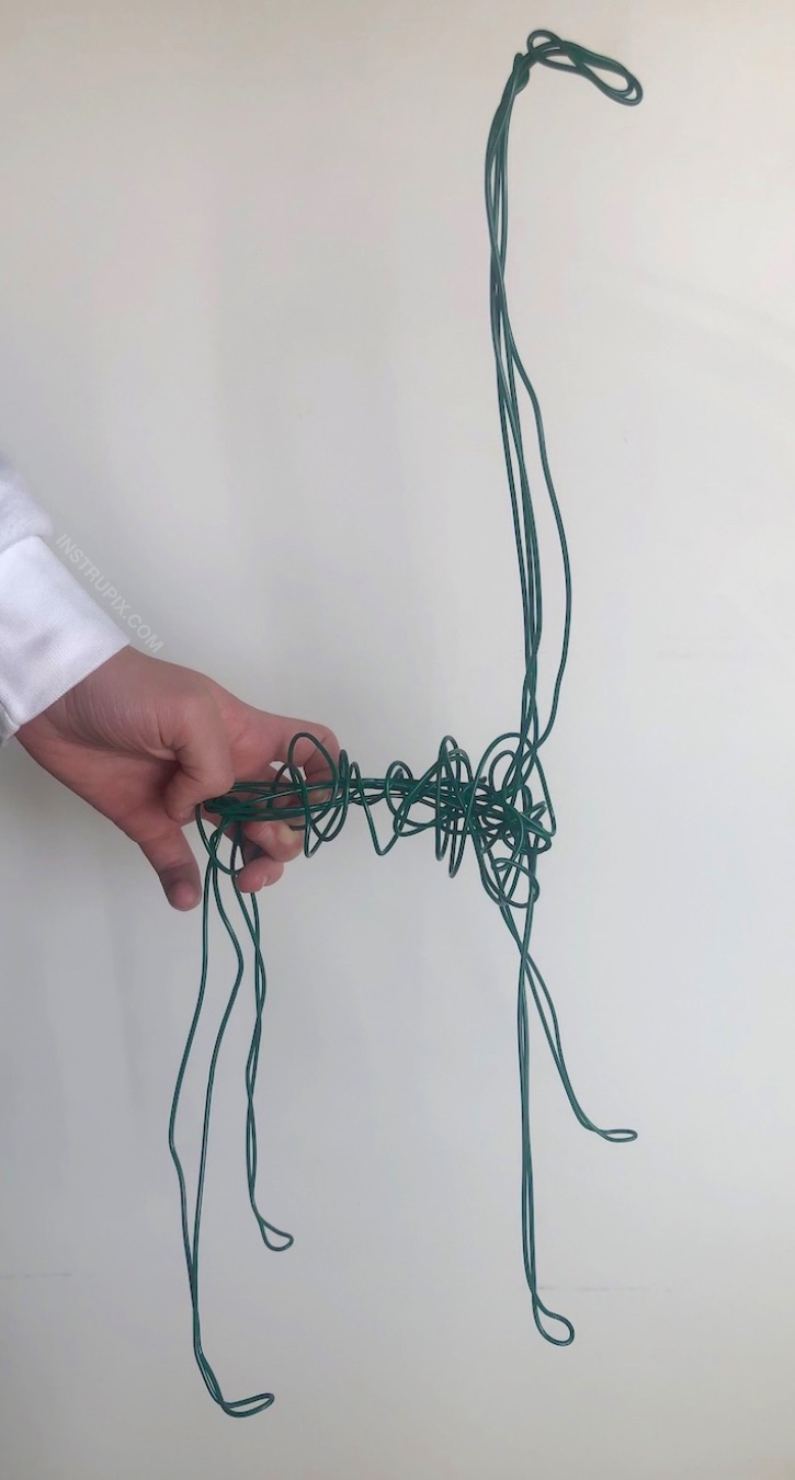 Fabric Wrapped Wire Animals - Looking for easy DIY projects for the home? These simple but cute wire animals are perfect for kids, teens and adults to try! This no sew craft can be completely customized to your own taste. Great for beginners or experienced craftsters! It's cheap, fun and super easy. #instrupix #crafts #projects 