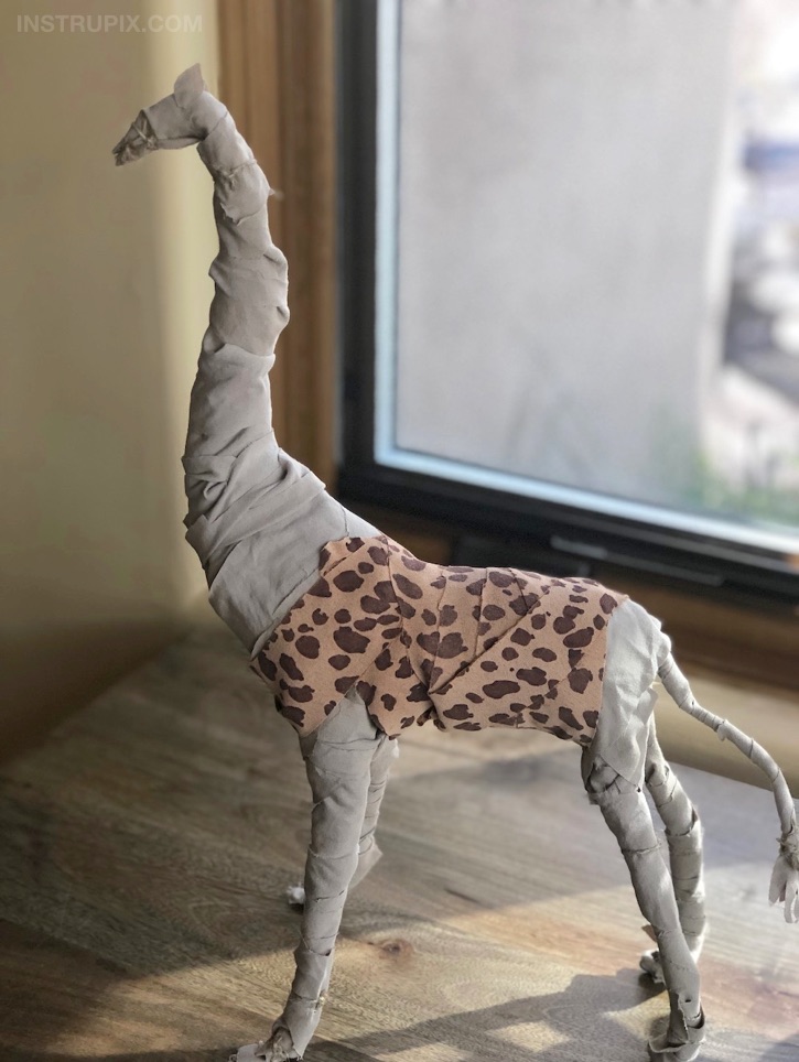 No-Sew Fabric Wrapped Wire Animals - Looking for easy DIY projects for the home? These simple but cute wire animals are perfect for kids, teens and adults to try! This no sew craft can be completely customized to your own taste. Great for beginners or experienced craftsters! It's cheap, fun and super easy. #instrupix #crafts #projects 