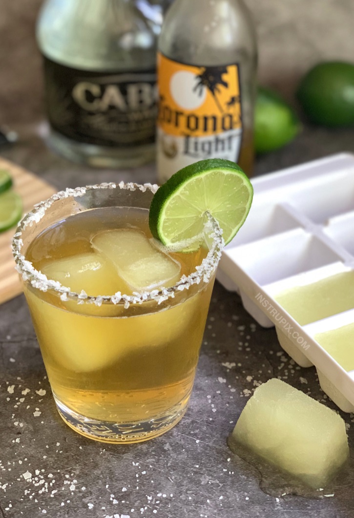 Margarita Cubes and Beer (plus 4 other cocktail cube ideas!) Like a BeerRita but better! They chill and flavor your beer at the same time. Great for pool parties! #instrupix #drinkrecipes #margaritas #mexicanbeer