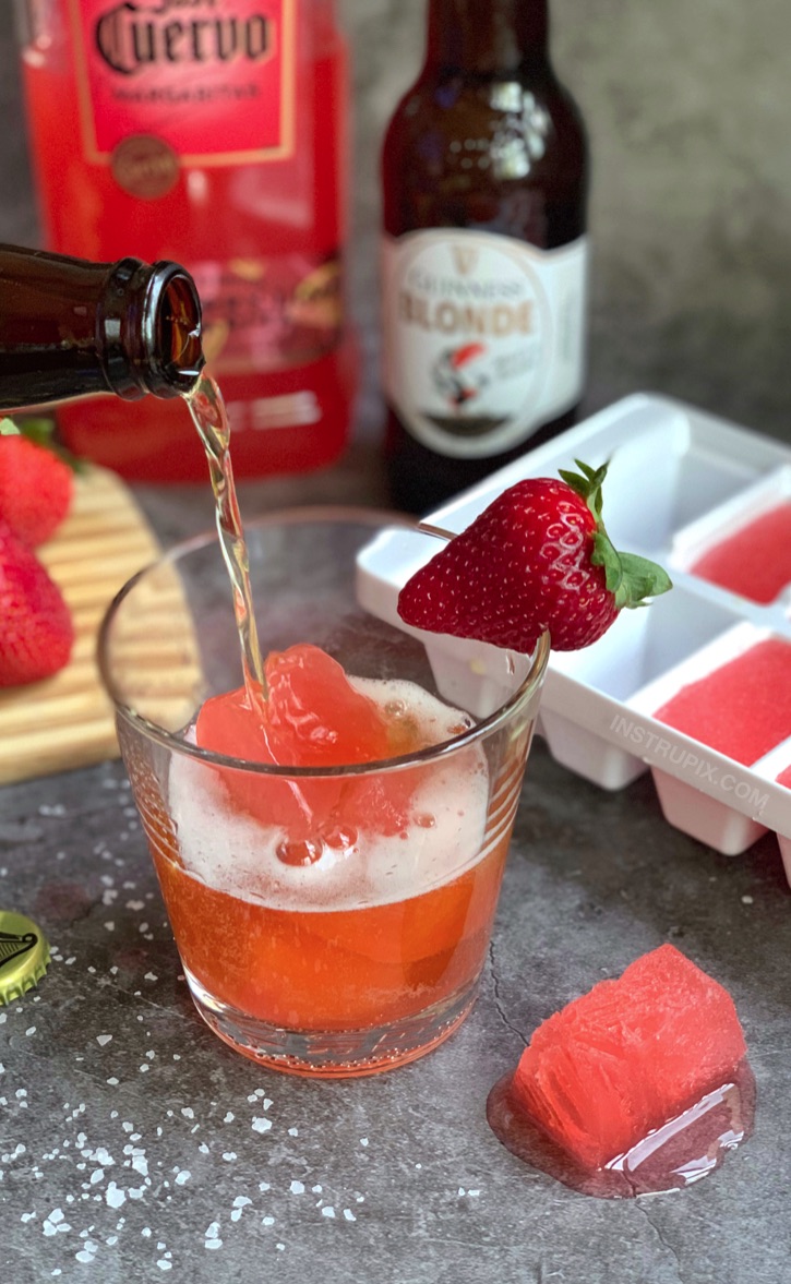 Strawberry Margarita Cubes and Beer (perfect with a blonde beer!) Plus 4 other cocktail cube drink ideas. Great for parties! These cubes flavor and chill your beer at the same time! #instrupix #drinkrecipes #strawberrymargarita