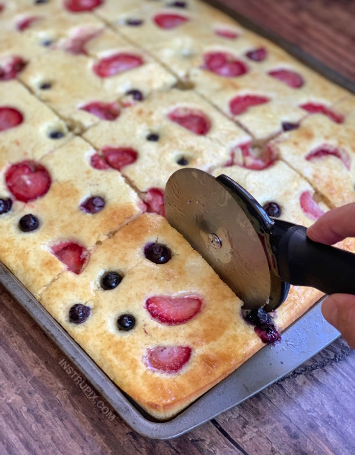 How to make pancakes for a crowd the quick and easy way using a sheet pan! #instrupix #foodhack