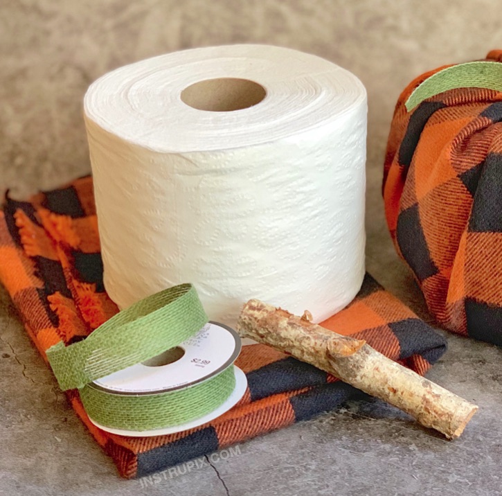 Toilet Paper Pumpkins - A cheap and easy Fall home decor idea! Great for Thanksgiving or Halloween.