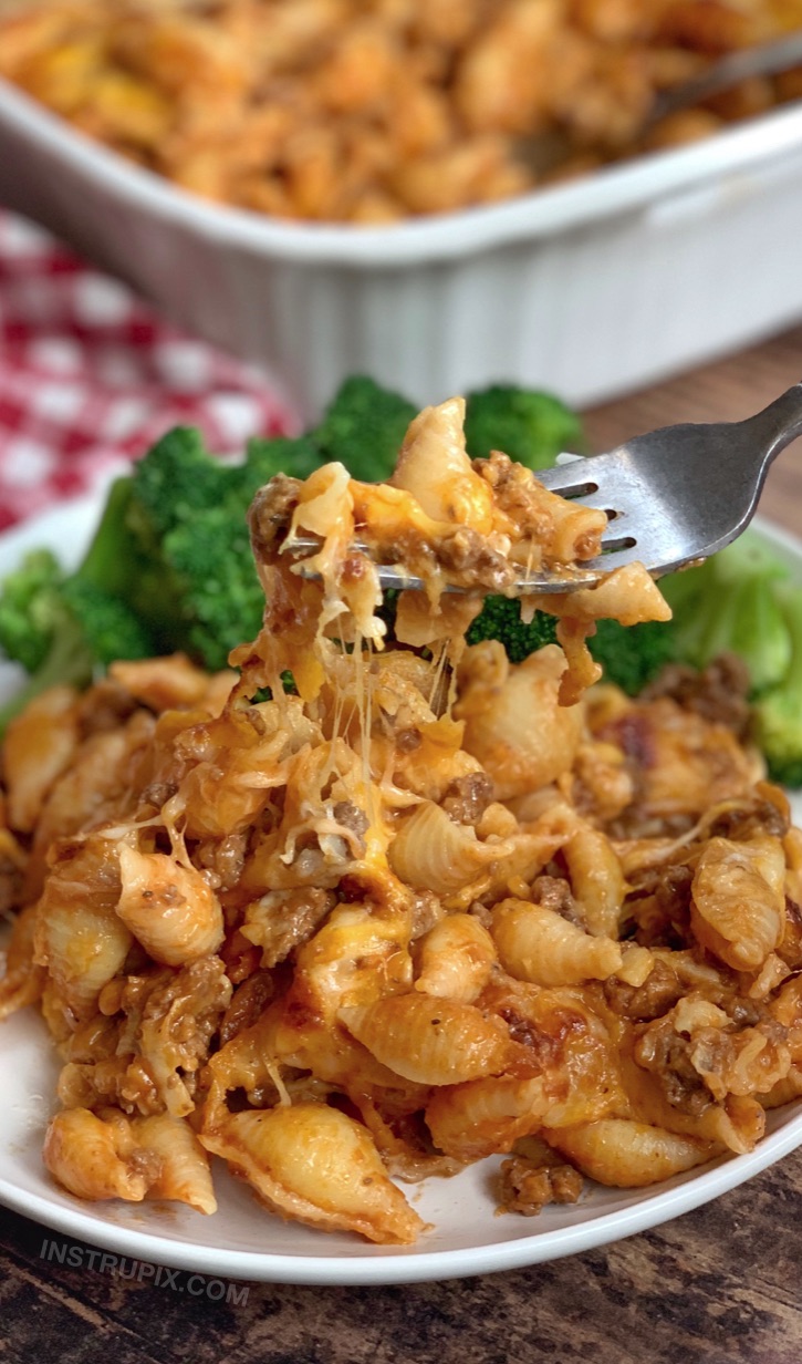 Quick and easy dinner casserole made with ground beef, tomato soup, pasta shells and cheese: Easy Cheeseburger Casserole Recipe