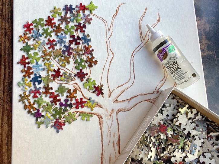 DIY Crafts To Make for kids, teenagers and adults. These puzzle piece projects are awesome! 