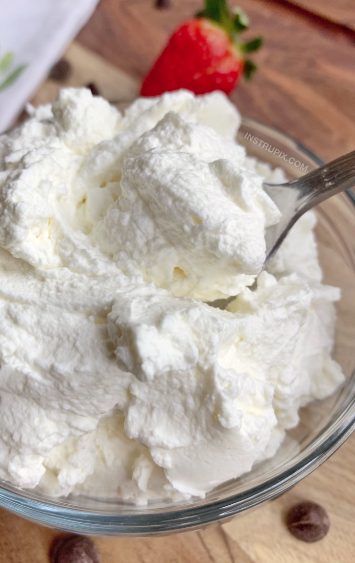 Quick and easy keto whipped cream recipe made with swerve! The best keto dessert recipe! Low carb, quick and made with simple ingredients.