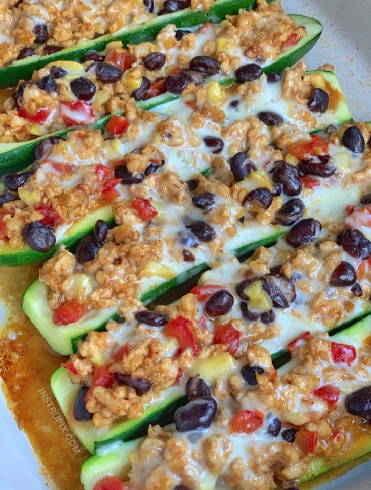 Healthy Taco Stuffed Zucchini Boats -- A quick, easy and healthy dinner recipe for busy weeknight meals! Great for the entire family.