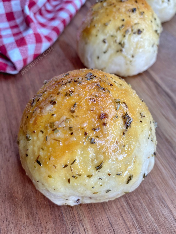 Garlic Butter Cheese Bombs made with Pillsbury Biscuits. Quick, easy, cheap and delicious comfort food recipe!