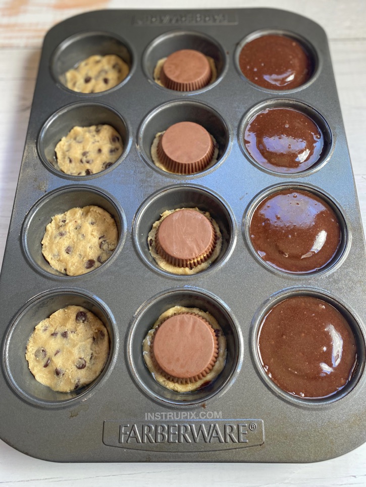 Quick and easy chocolate peanut butter cookie dessert! These simple 3 ingredient peanut butter stuffed brookies are so fun to make! This is seriously one of the BEST dessert recipes in the world, ever. This fancy sweet treat is a brownie, cookie and peanut butter cup all baked up into a little pizookie or lava cake. Delicious food! #chocolate #peanutbutter #instrupix