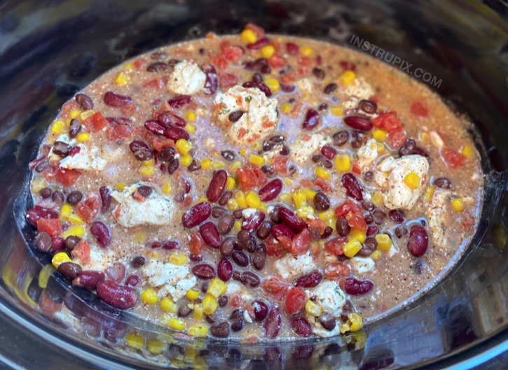 Super easy slow cooker dinner recipe -- Creamy Crockpot Chicken Chili