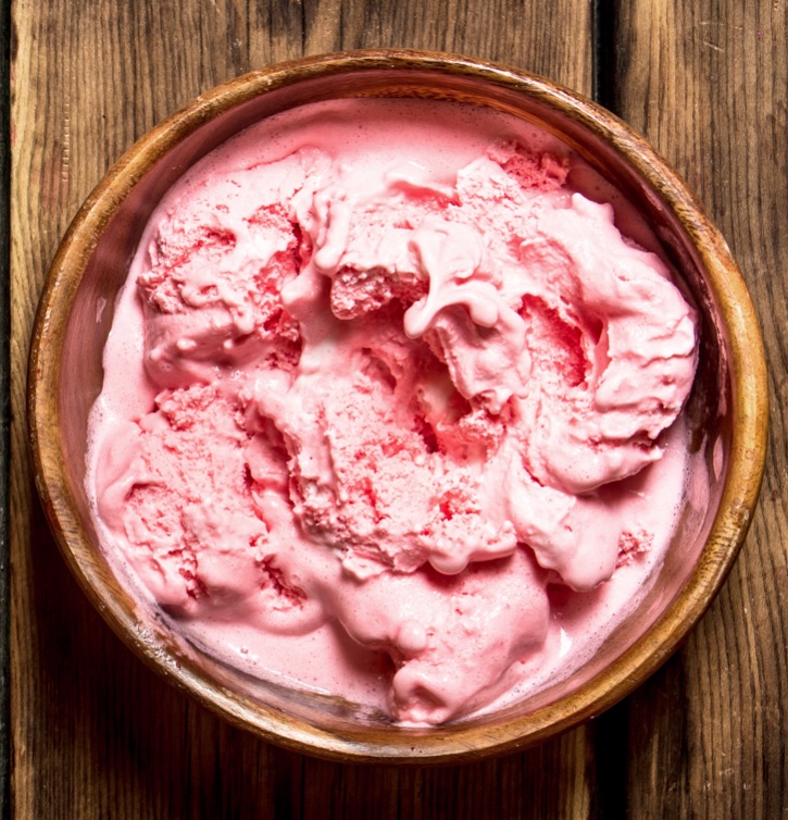 No Bake Keto Dessert Recipes For One | 3 Ingredient Low Carb Raspberry Frosty Ice Cream -- The BEST quick and easy keto dessert recipe! So simple to make in less than 5 minutes.