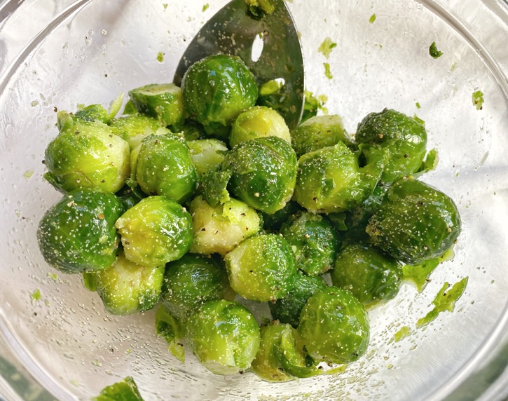 The best way to roast brussels sprouts!