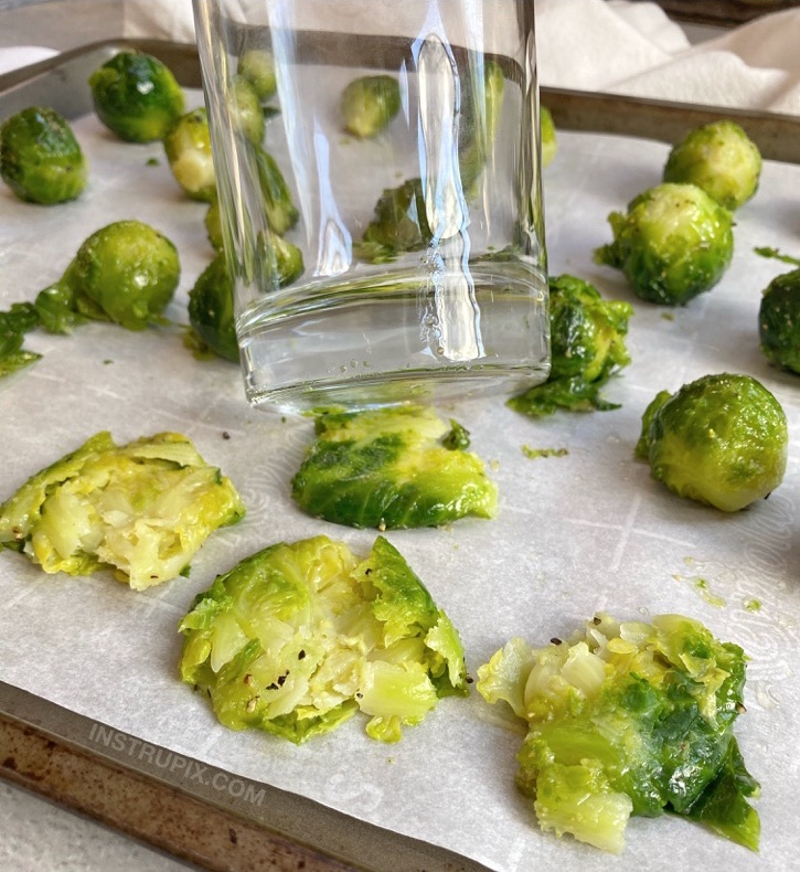 Easy Smashed Brussels Sprouts Recipe -- Roasted with garlic and parmesan cheese! The best quick and easy dinner side dish. 