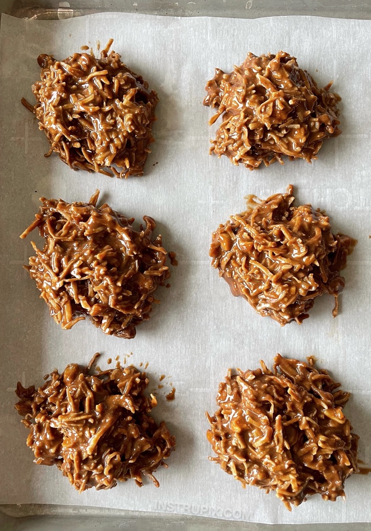 Keto Haystack Cookies | A super easy low carb dessert recipe! These no bake cookies are the best combination of peanut butter, chocolate, and coconut. So good! The easiest homemade keto dessert you'll ever make. 
