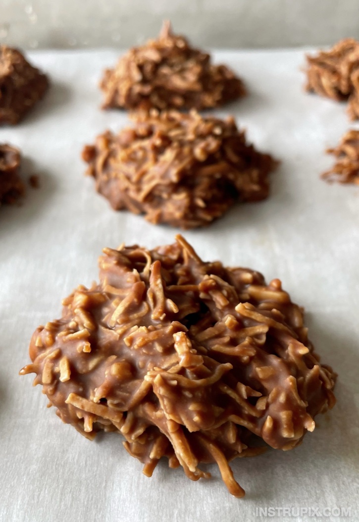 Amazing No-Bake Keto Cookies | Made with peanut butter, cocoa, and coconut flakes! The best homemade keto and low carb dessert recipe. 