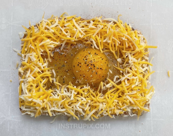 How to make this fun and easy breakfast idea! Cheesy Egg Toast