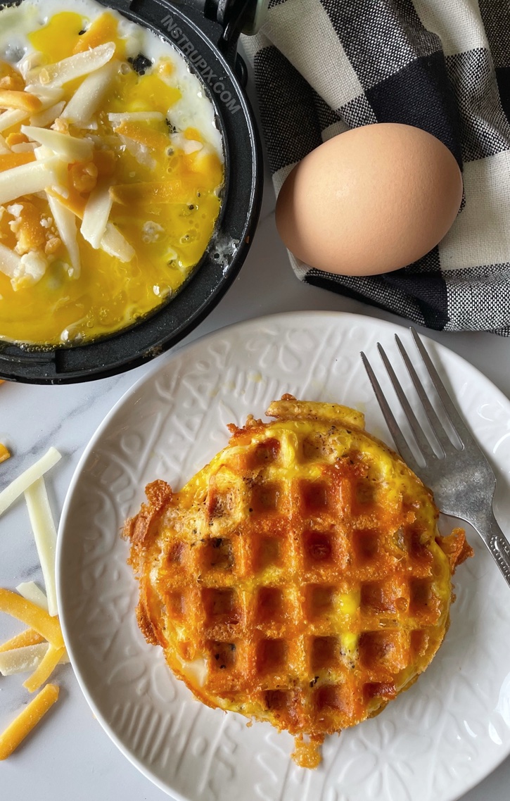 Crispy Cheesy Mini Waffle Maker Eggs | The best quick and easy breakfast idea for one person! If you're looking for simple breakfast ideas, these crispy "waffles" will change the way you feel about eggs, plus this recipe is naturally low carb and keto. So yummy!