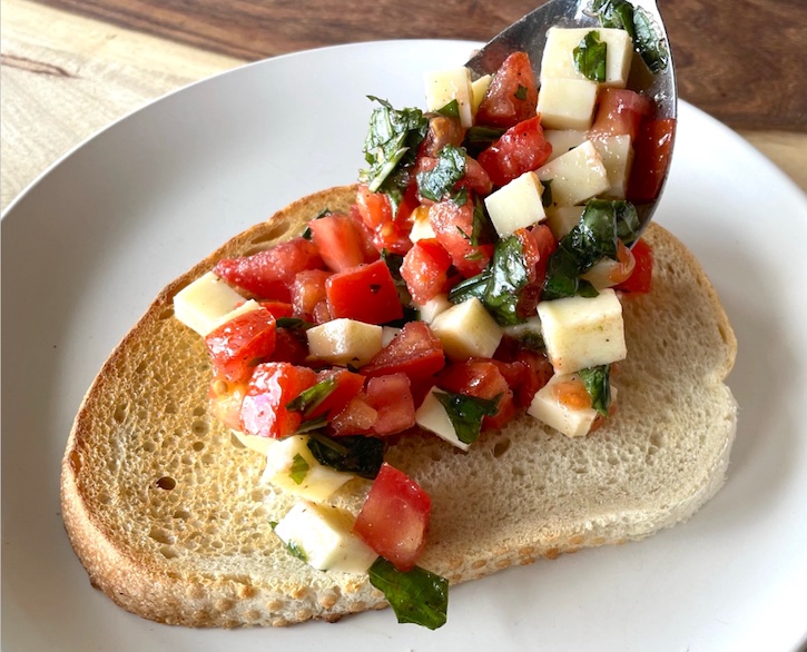 Quick & Easy Light Lunch Idea... Caprese toast! Fast to make with no baking required. Just a few fresh and healthy ingredients to this yummy tomato, cheese and basil toast. 