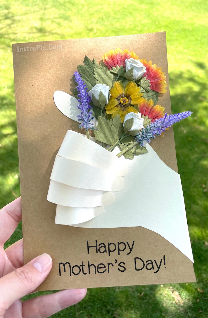 Beautiful DIY Gift Idea for Mother's Day | A handmade flower bouquet card! So easy to make, but really impressive looking. These creative and colorful cards can be given as gifts for just about any occasion. Perfect for the spring time!