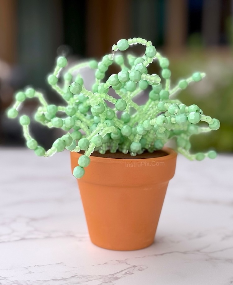 How to make the best DIY beaded plants with full instructions. This craft tutorial has it all with a variety of different plant styles.